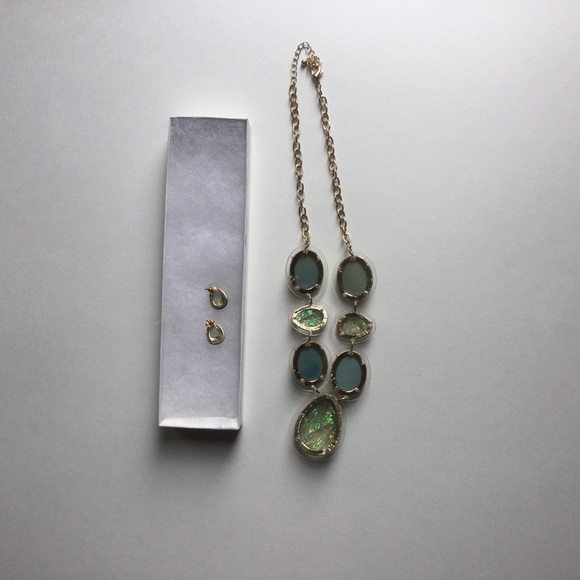 Iridescent Green Medallion Necklace & Earrings Set - Picture 3 of 3